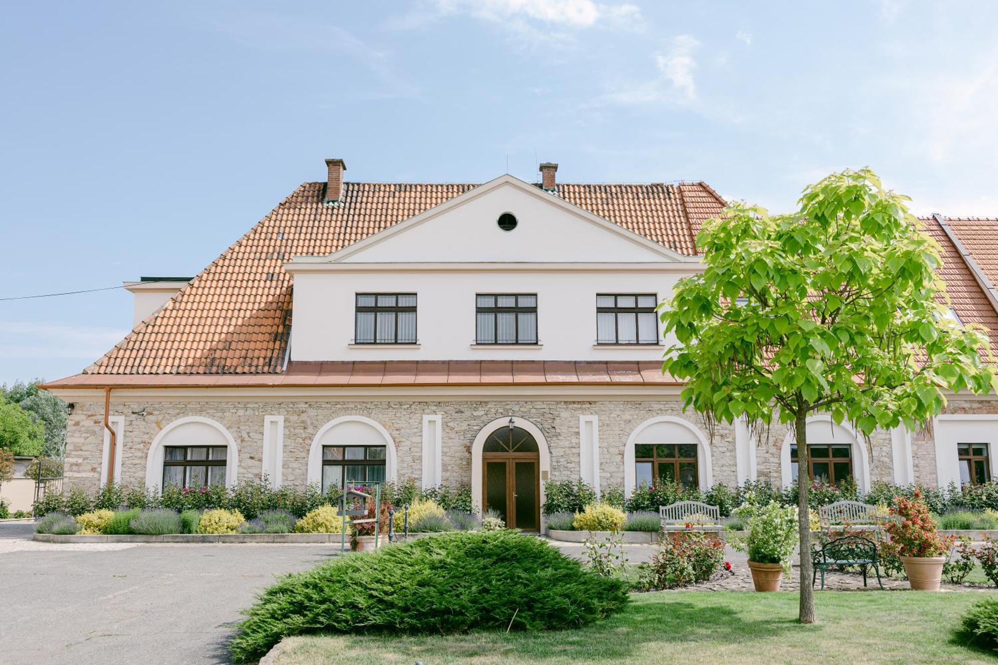 Hotel Na Kmíně Obristvi Exterior foto
