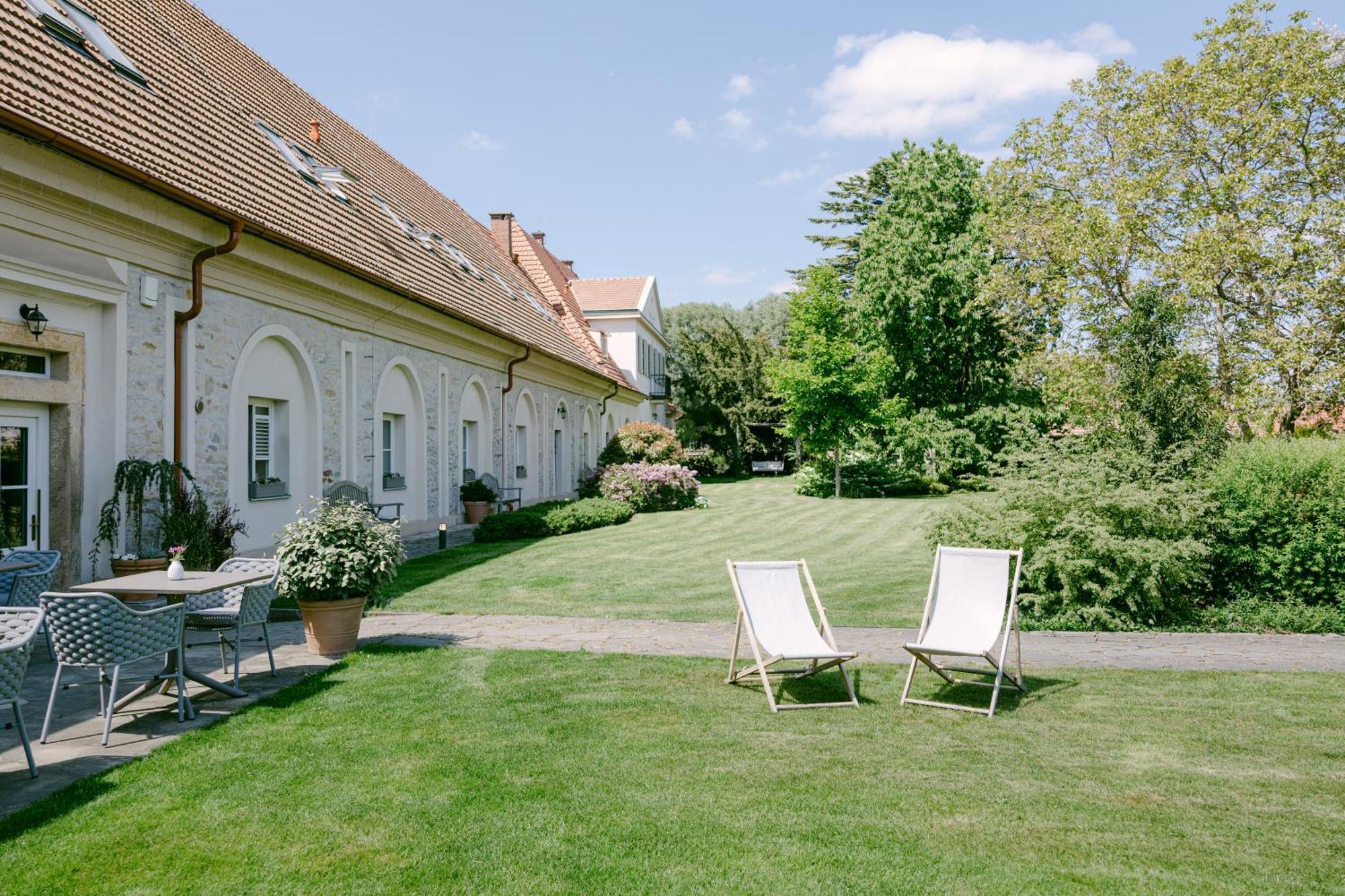 Hotel Na Kmíně Obristvi Exterior foto