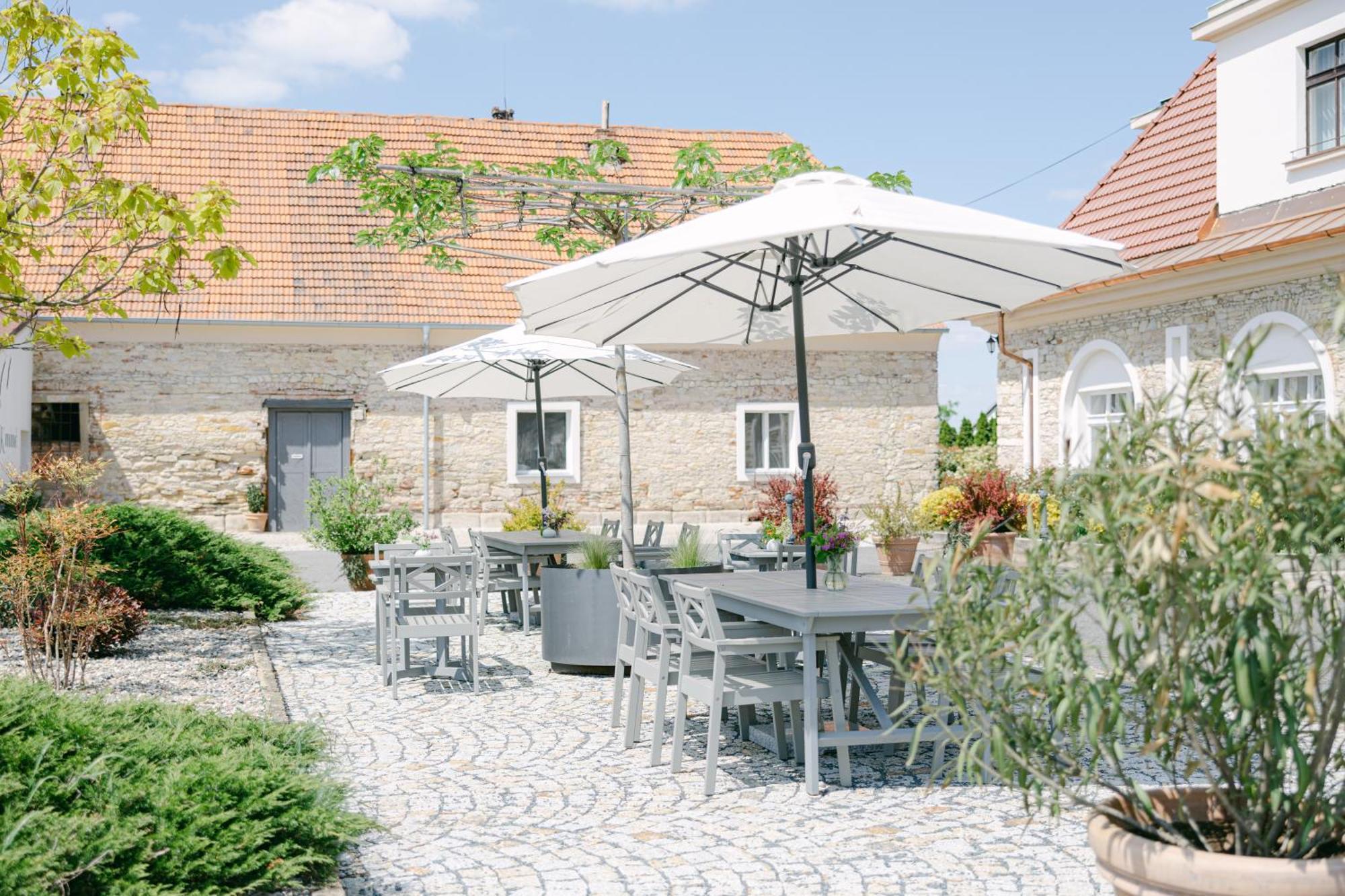 Hotel Na Kmíně Obristvi Exterior foto